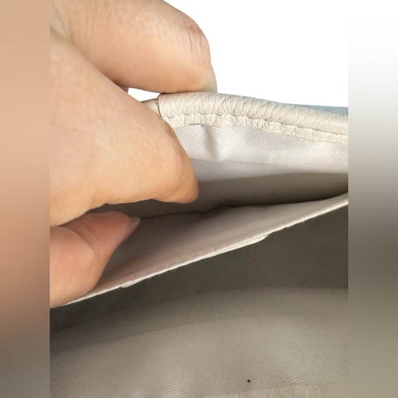 Crown Vintage women’s crossbody bag color cream off white preloved like new - Picture 6 of 8